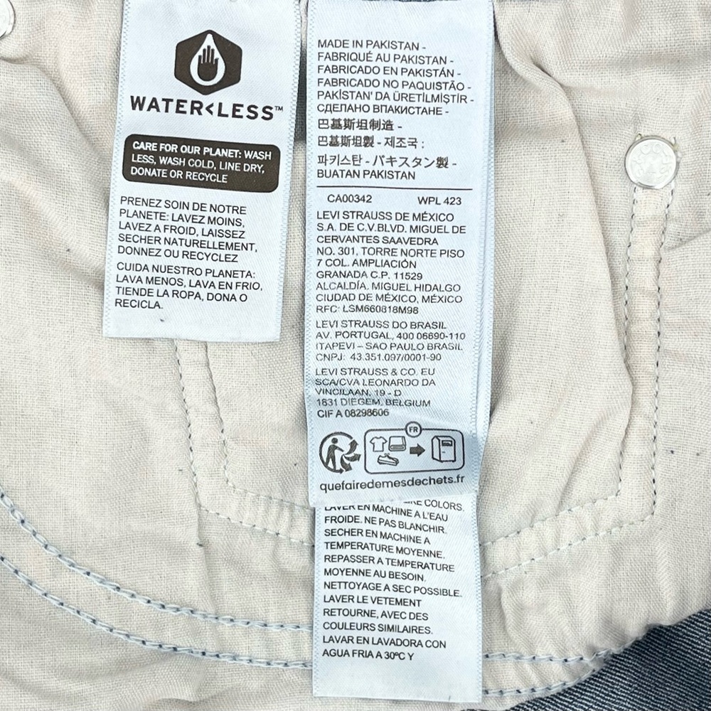 NWT Levi’s 726 Western Flare High Rise Medium Indigo Stretch Denim Jeans 33/32 - Picture 13 of 14